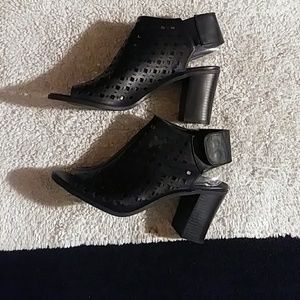 Pickaboo toe sandals